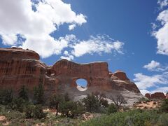 13:25　最初に現れるトンネル・アーチ　衝立のど真ん中に大きな風穴　その左に上に小さなトンネルが確認できます