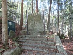 多富気王子跡(たふけおうじ)・九十九王子の最後の一社です。江戸時代には社殿があったそうですが、1877年（明治10年）に熊野那智大社の摂社のひとつ児宮として境内に移され、跡地には石碑と庚申塚のみが残されています。