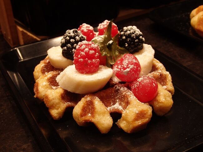 ワル通り Walstraat 沿いのお店を覗きながら