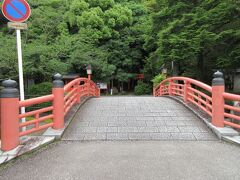 湯の峯温泉から新宮の神倉神社へ。
ここも世界遺産。
熊野速玉大社の摂社です。