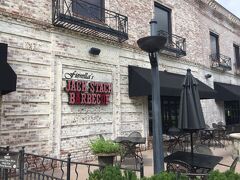 カンザスシティ名物のバーベキューです。

Fiorella's Jack Stack Barbecue
Country Club Plaza
4747 Wyandotte St.,
Kansas City, MO 64112