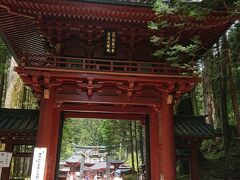 ふふ日光から車で５分。二荒山神社へ。
世界遺産です。ここは、初めて訪れます。

駐車料金\700。

孫は、元気いっぱい！