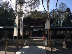 上杉神社。本丸の奥御殿の跡地に建てられたもので上杉謙信公を祀っています。で神社の隣にある上杉家歴代の宝物や文化財を展示している稽照殿を見学したら