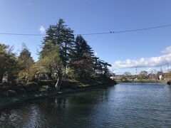 本丸跡を一通り見学したら舞鶴橋から