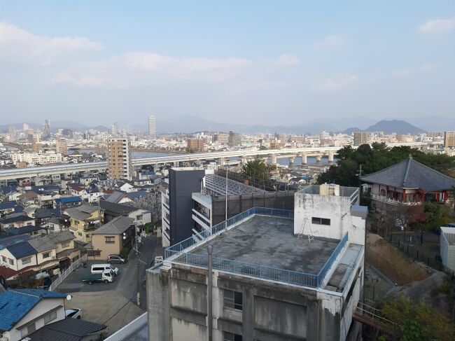 屋上にも上ることができたので、先ずは屋上からの眺め。