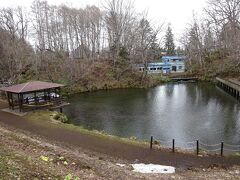 続いて隣接するふきだし公園にやってきました。
道の駅側から行くと小さなつり橋を通ることになり、ちょっとスリルがあります。