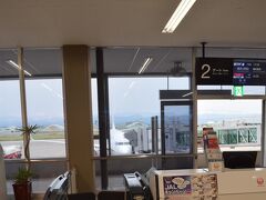 予定通りに小松空港に到着。チェックインして搭乗ゲートまできました。