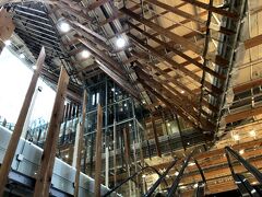 富山着後、ガラス美術館へ