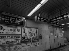 徒歩で権堂駅まで行き、長野電鉄に乗車します。
年季の入った駅はスナップ写真映えします。