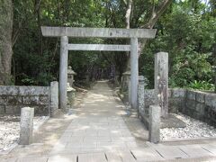 奥まで歩きやすい石畳が続いています。世界遺産だからなのか参拝者がちらほらおられました。お詣りして良かった神社です。
