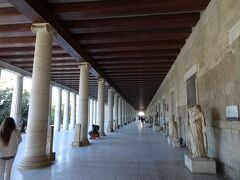 古代アゴラ(アテナイのアゴラ)
Αρχαία Αγορά Αθηνών

アッタロスの柱廊
Στοά Αττάλου

博物館になっています。
