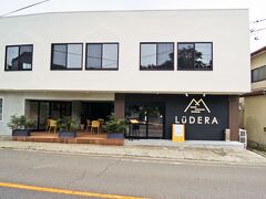 ランチは4月29日に仙石原にオープンしたばかりのお店へ行ってみました。

『LuDERA』さん。

正直、私はそのお隣にありますチャイナハウスの手打ち餃子に惹かれたのですが、娘のことを考えますと、トイレ事情が良い方に行かなければならず、こちらへ。