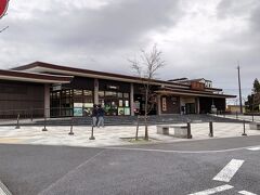 平泉駅前です。一ノ関駅で中尊寺行きバスに乗り換えて平泉駅前まで来ました。￥330です。平泉には2014年にも来たのですが、その時は観光バスでまわりました。