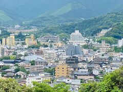 湯けむり展望台にも立ち寄ってみました。
(5台ほど停められる駐車場あり。)
眺めはいいのですが、気候&時間 (明るい) 的に湯けむりが見にくいですね。