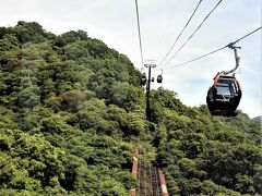 ロープウエイ運転開始（９時３０分）してすぐの４６分に山麓駅を出発です。