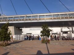あちらが東京ビッグサイト青海展示棟。
まあまあ人はいました。