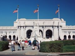 ユニオン駅（Union Station）。この歴史ある建物の中のレストランで友人たちとランチ。