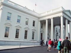 ホワイトハウスの見学は玄関まで。当時の主はクリントン大統領。