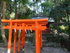 久能稲荷神社・厳島神社

朱の鳥居の先の同じ屋根の下、向かって左が稲荷神社、右が厳島神社