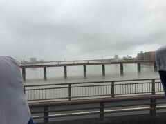 大淀川を渡り