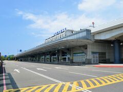 高雄空港に到着！

入国審査官のお姉さんが、日本語で話してくれました。
日本語勉強中なんですって。私も中国語少しだけ勉強していたと伝えたら

「一緒に頑張りましょう♪」

かわえぇぇぇぇぇぇ！
（注:結婚前の事です）
もうメロメロでございます。
（注:結婚前の事です）