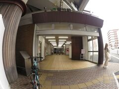 JR仙石線苦竹駅。
今日は仕事の下見兼ねて遊びに行きます(本来、休みなのでいいのです）今日の下見は一銭も出ないしね。
「Akr57」でお馴染みの同じ会社に勤める「しんちゃん」にクルマを出してもらうので待ち合わせ場所まで電車で移動する。