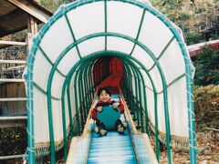 グリーンピア安浦は広大な敷地に色々な遊具等があり、長い滑り台。