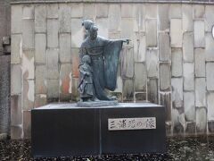 三浦環の像