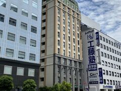 静岡に到着したら荷物をホテルに預けます
今回の宿泊は静鉄ホテルプレジオ静岡駅北
駅から近いのですが、道路を渡るには遠回りしなればならないので地下道を進みます