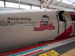 岡山で降車します。
キティ新幹線のロゴをパシャリ！