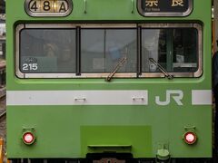 京都駅に行くと、踏切事故で京都線が動いていないというまさかの事態・・・。
特急はるかには乗れませんでした。

阪急は激混みなので京阪？新大阪駅に行くには遠いな～と中々悩ましい状況。
奈良線ホームに103系がいたので撮影。