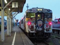 終着の城端駅は、海抜123.4米の高さに位置。国鉄時代の面影を残す、ローカル風情の漂う終着駅です。。