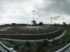 移設した３駅のうち、最後の山下駅(跡)にやって来た。
2017年に訪れた際には駅跡が残っていたがいまは駅舎跡は真新しいロータリーになっていた。