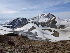 地獄谷と雪化粧の大日岳が美しい。