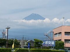 コロナワクチンを打つため実家へ戻る母と一緒に富士へ。

新富士駅北口からの富士山。