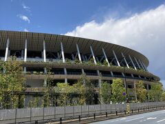 オリンピックを待つ国立競技場を一周。