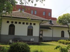 白壁土蔵の町にある旧国鉄倉吉線鉄道記念館。
昭和６０年に廃止された国鉄倉吉線の資料が展示されています。
倉吉線の中心駅であり、倉吉市の中心にあった打吹駅跡にあります。
