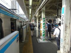 川崎駅からは京浜東北線に乗って、１駅の鶴見駅へ。