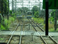 浅野駅の手前。前回乗った海芝浦支線が右の方に分岐。