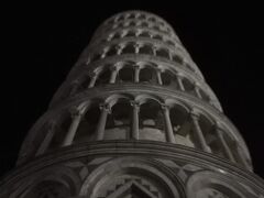 【Torre di Pisa】
夜になりました。いよいよ登ります！
入場料は18ユーロ。
