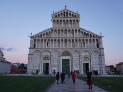 【Duomo】
ピサ大聖堂。
上から眺めると十字の形をしています。