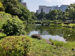 木も水も豊富な日比谷公園