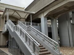 ●JR東羽衣駅

これがJR東羽衣駅。
高架の駅です。
1929年に阪和電気鉄道、阪和浜寺駅として開業。その後、山手羽衣駅、そして1944年に現在の駅名になりました。