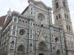 サンタ・マリア・デル・フィオーレ大聖堂
Cattedrale di Santa Maria del Fiore

正面から入る場合、無料だけど、予約制でないので、長い列に並ぶ必要がある。結果的に、その長い列に並ぶのが時間的に惜しくて正面から入ることはなかった。