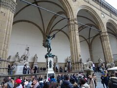 ロッジア・ディ・ランツィ
Loggia dei Lanzi

昨日、じっくり見たのでパス。