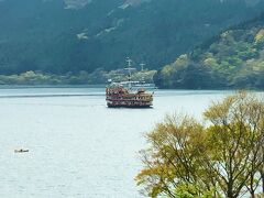 「箱根海賊船」をズームします。

箱根・芦ノ湖の桃源台、箱根町、元箱根の3つの港、観光スポットを
結ぶ「箱根海賊船」は、明日、箱根フリーパスで乗車予定です。