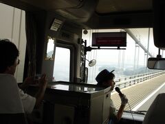 チャータバスで瀬戸大橋を渡る。
