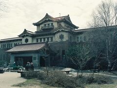 サハリン州郷土史博物館へ。建物は日本統治時代に樺太庁博物館として建設されたものです。