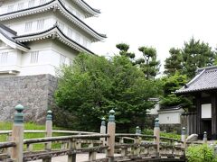 忍城が「難攻不落の城」と呼ばれる理由は、あの豊臣秀吉でさえ唯一落とせなかった城だから。
2012年11月公開の映画『のぼうの城』の題材にもなっています。