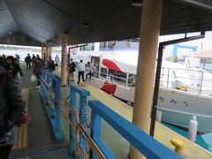 およそ45分ほどで石垣港離島ターミナルに戻って来ました。
時刻は午後５時４５分。
この日一日、思い出に残る波照間島、西表島、由布島巡りでした。
